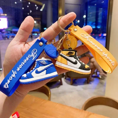 Offre spéciale marque Mini 3D Aj chaussure Air porte-clés Sneaker pendentif chaussures de sport poupée porte-clés PVC voiture clé accessoire